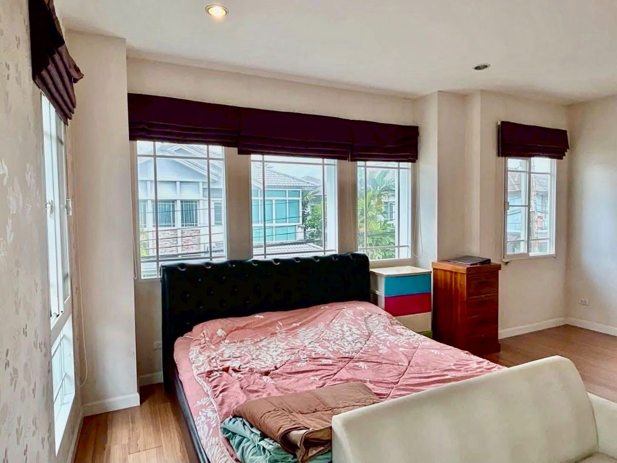 picture 🏡 For Sale: 2-Storey Detached House in Mantana Rama 9 – Srinakarin Beautiful, fully furnished home in a premium gated community by Land & Houses. - 22/35