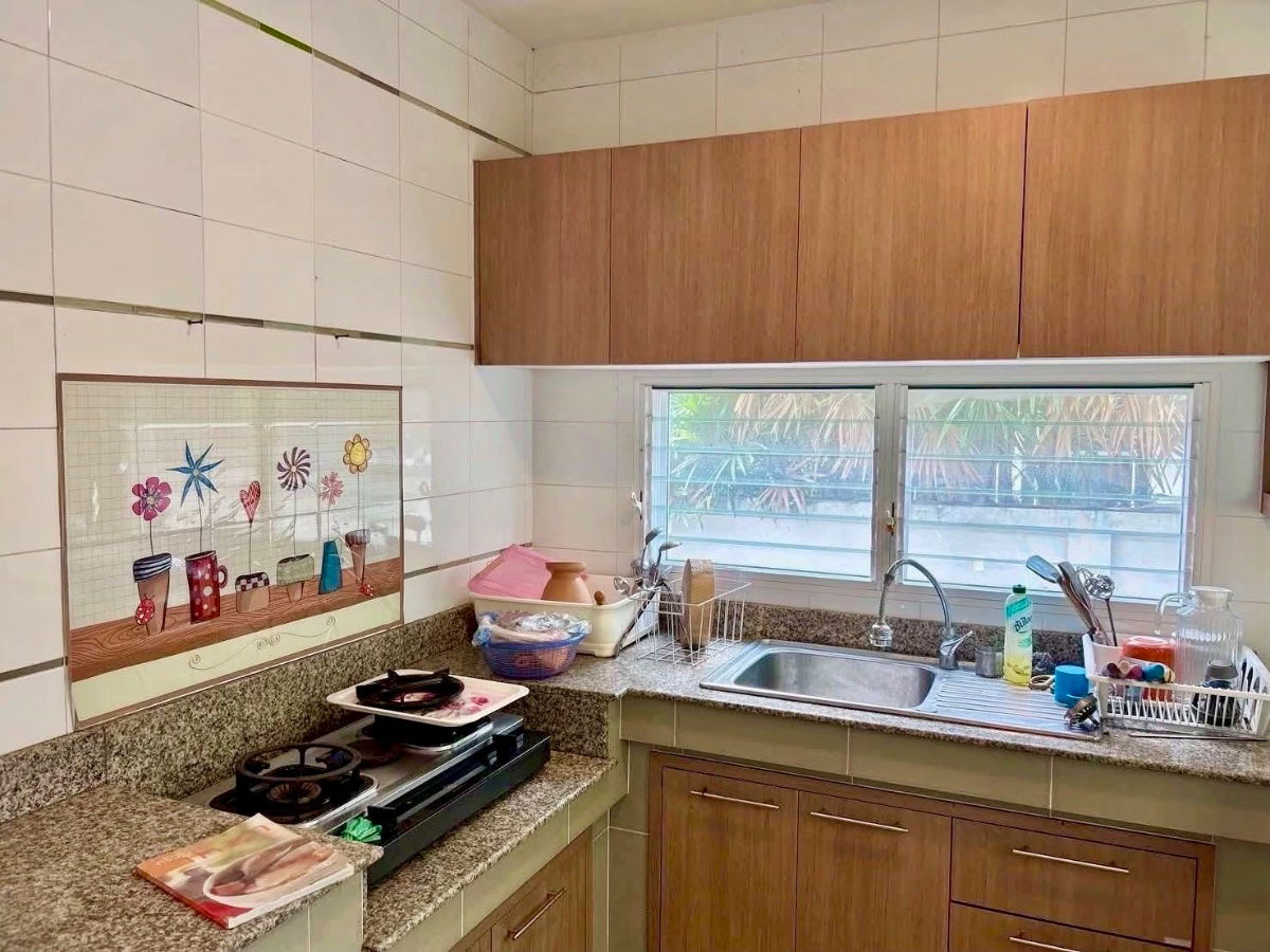 picture 🏡 For Sale: 2-Storey Detached House in Mantana Rama 9 – Srinakarin Beautiful, fully furnished home in a premium gated community by Land & Houses. - 13/35