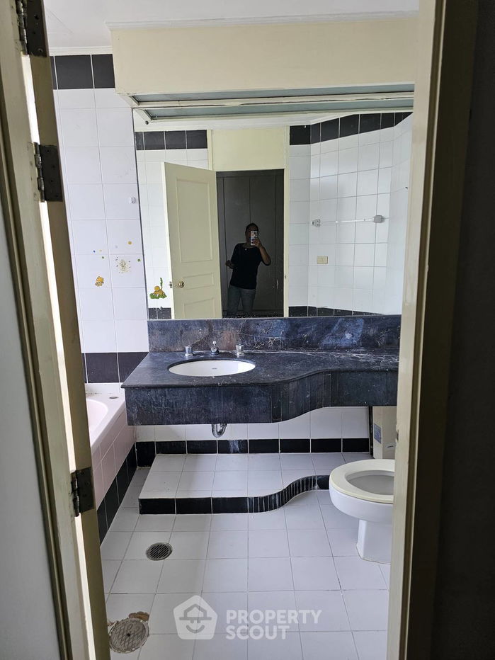 picture 3-BR Condo at Tridhos City Marina near BTS Wongwian Yai (ID 2102501) - 13/14