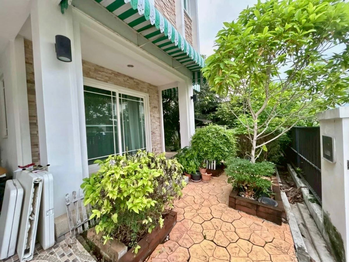 picture 🏡 For Sale: 2-Storey Detached House in Mantana Rama 9 – Srinakarin Beautiful, fully furnished home in a premium gated community by Land & Houses. - 5/35
