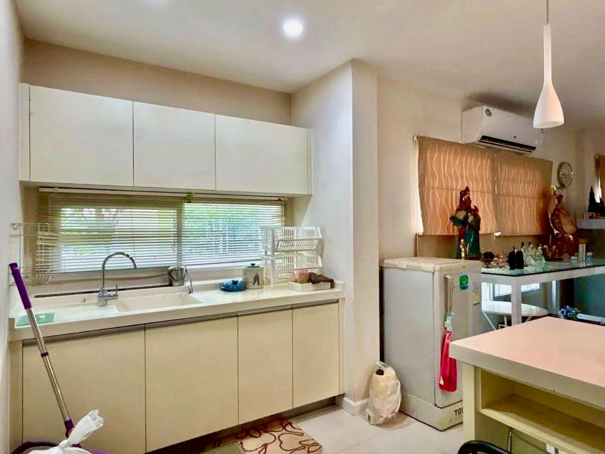 picture 🏡 For Sale: 2-Storey Detached House in Mantana Rama 9 – Srinakarin Beautiful, fully furnished home in a premium gated community by Land & Houses. - 28/35
