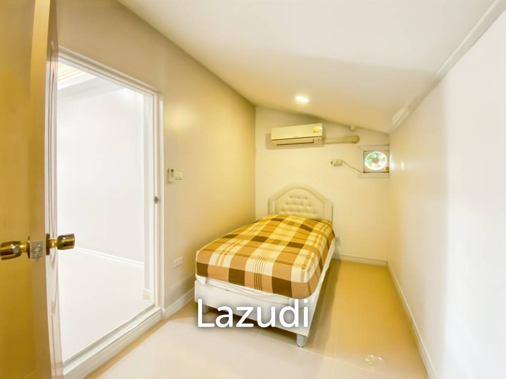 picture 4 Bedroom House Only A Few Steps To The Beach - 22/32