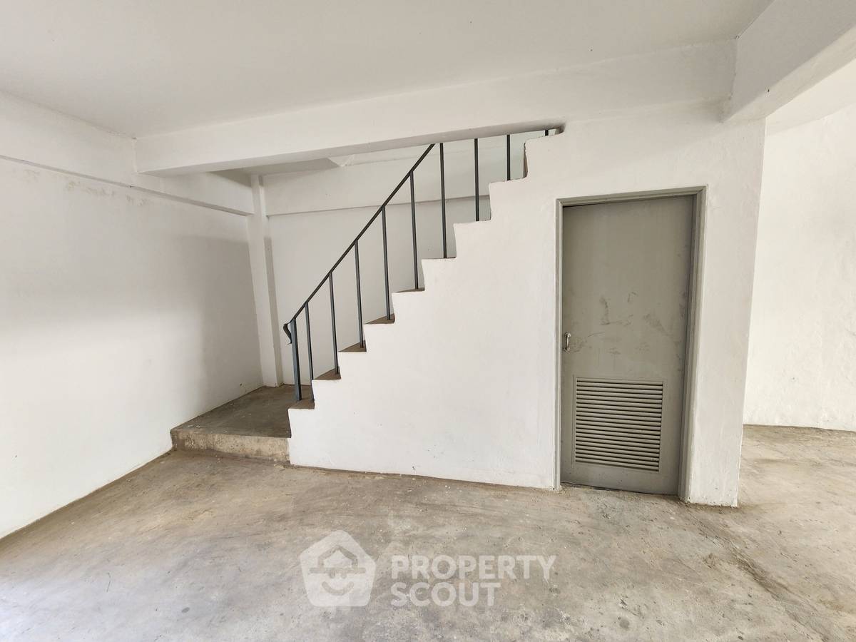 picture 3-BR Condo at Namchok Condominium in Hua Mak (ID 2291164) - 4/15