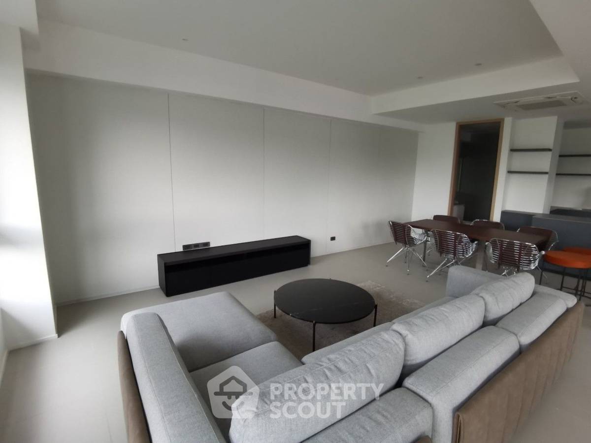 picture 2-BR Condo at Chaiyapruk Place Condominium near BTS Ekkamai (ID 1177210) - 2/4