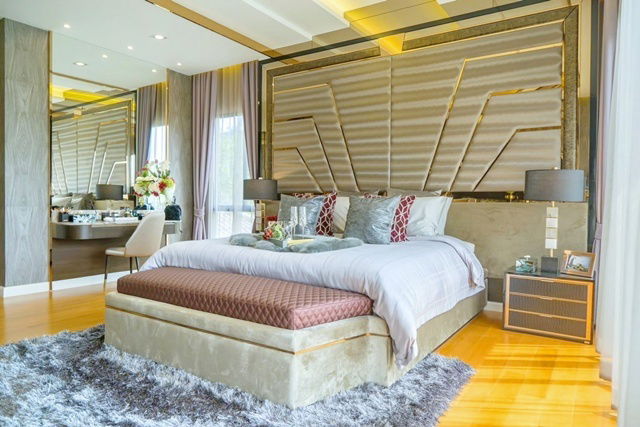 รูป ลดราคา 40% บางนา สวนหลวง สุวรรณภูมิ ให้เช่าคฤหาสน์หรู 2 ชั้น 135ตร.วา. 406 ตร.ม. หรูหรา พร้อมเฟอร์ฯ 4นอน 5น้ำ นิคมอุอัญธานี 900 ม. - รูปที่ 4/8