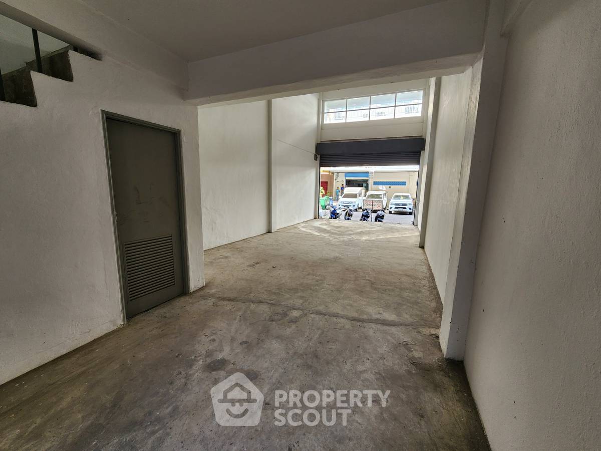 picture 3-BR Condo at Namchok Condominium in Hua Mak (ID 2291164) - 5/15