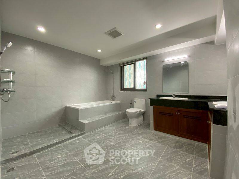 picture 4-BR Condo at Royal Castle Sukhumvit near BTS Phrom Phong (ID 886675) - 11/25