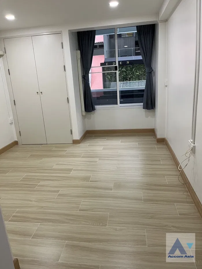 picture 🔼🔽 AccomA 📩 Home Office 4 BR Townhouse in Khlong Toei Nuea (AA37501) - 7/12