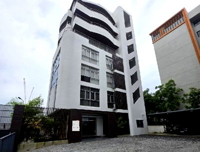 เช่าสำนักงาน เขตประเวศ : ให้เช่าอาคารสำนักงาน 8 ชั้น มีลิฟท์โดยสารในอาคาร ซอยศรีนครินทร์ 40 