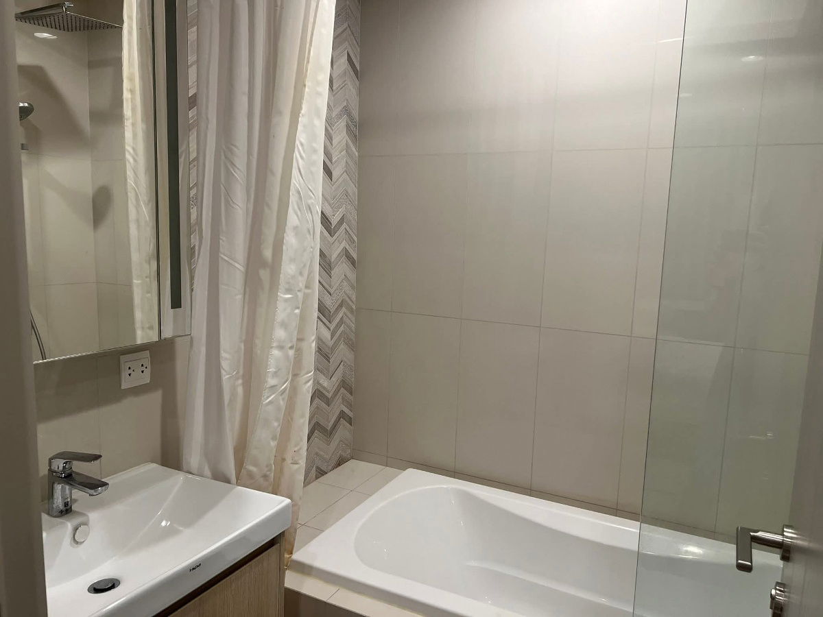 รูป ปล่อยเช่า คอนโด Oka Haus Sukhumvit 36  ห้องสวยจัดเต็ม ส่วนกลางดี ติดบีทีเอส อยู่ในย่าน มีclass (kyz142) - รูปที่ 7/11