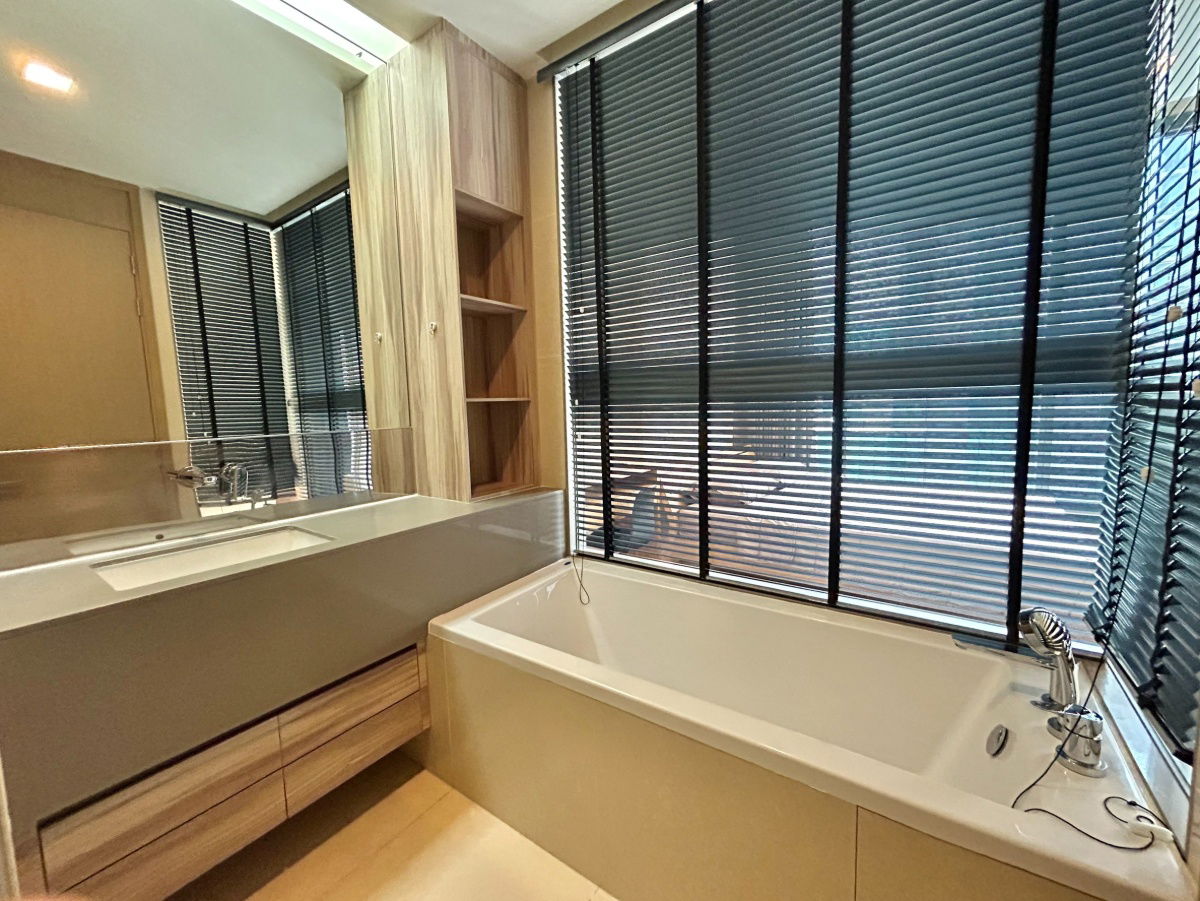picture Luxury condo for rent The Esse Asoke, high floor. fully furnished, unblock view, convenient to travel nearby BTS/MRT/ARL, ready to move in. - 10/18