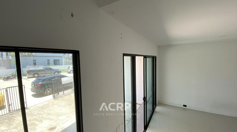 picture Modern Loft-Style 2-Storey Townhome for Sale – Chewa Home Pracha Uthit - 7/20
