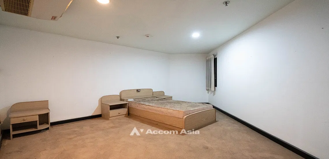 picture 🔼🔽 AccomA 📩  4 BR Condominium @Crystal Garden (1520765) - 9/12