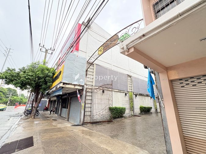 Baan Samsen Condominium