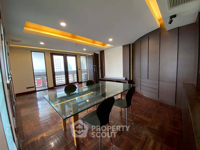 picture 4-BR Condo at City Lakes Tower Sukhumvit 16 Condominium near BTS Asok (ID 985084) - 21/27