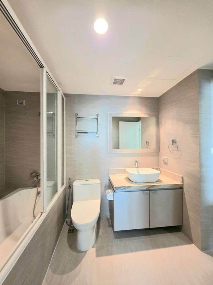 picture 🎯 🎯 Free with a very wide room, airy, good location in the center of Serene Place Sukhumvit 24 - 12/12