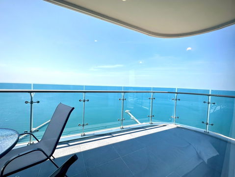 🌴 Luxury Beachfront Condo for Rent | The Symphony – Bang Phra, Sriracha : 3 Bed 2 bath 122 sqm 30 floor