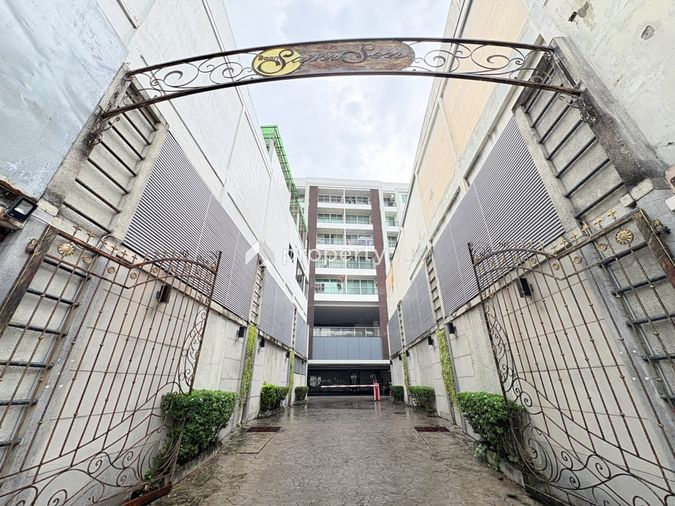 Baan Samsen Condominium