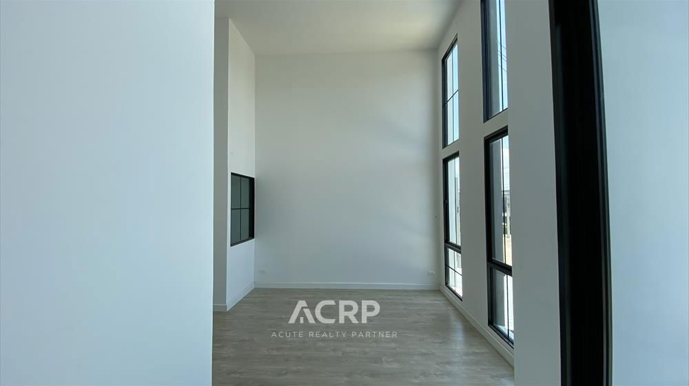 picture Modern Loft-Style 2-Storey Townhome for Sale – Chewa Home Pracha Uthit - 12/20