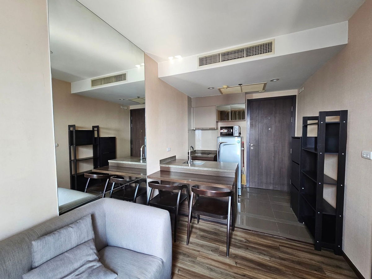 picture Available now ✅ Teal sathorn taksin : 14,000 - 5/6