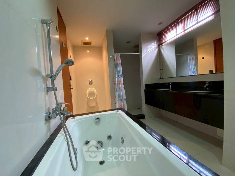 picture 4-BR Condo at City Lakes Tower Sukhumvit 16 Condominium near BTS Asok (ID 985084) - 11/27