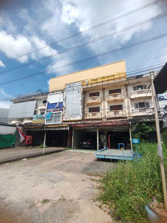 รูป อาคารพาณิชย์ 2 คูหา  3.5 ชั้น  มีดาดฟ้า  อุดรธานี ติดถนนมิตรภาพ - รูปที่ 6/8