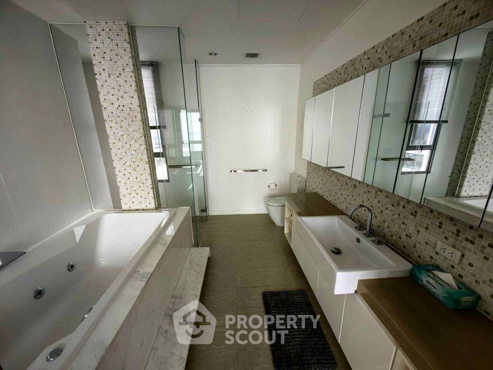 picture 4-BR Condo at Northpoint Condominium close to Wong Amat (ID 1649680) - 32/34