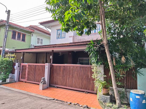 For sale cheap, don't miss this price!!! fully decorated, garden next to the house. House for sale in the project: Buriram Ramintra-Khubon.