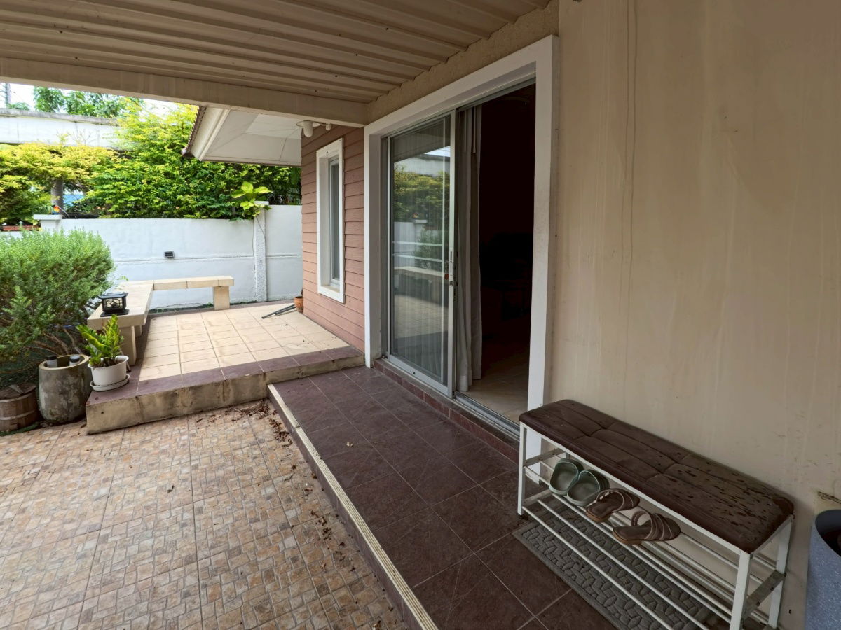picture Rare semi-detached house in the heart of Takhian Tia. Baan Klang Suan, Rong-Po, Bang Lamung, Chon Buri. - 18/19
