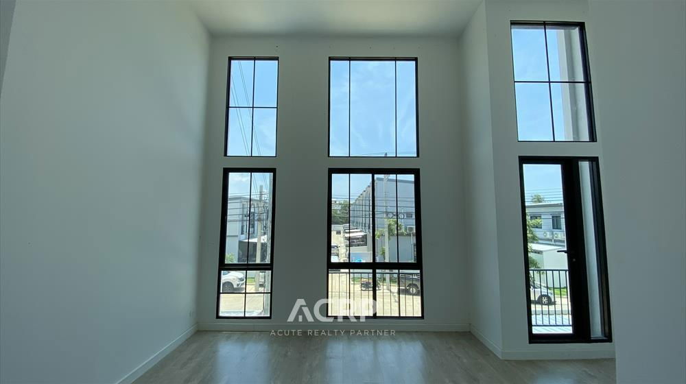 picture Modern Loft-Style 2-Storey Townhome for Sale – Chewa Home Pracha Uthit - 8/20