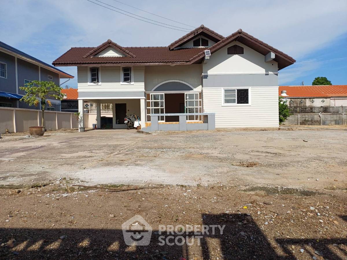 picture 3-BR House close to Pattaya (ID 2311321) - 1/6