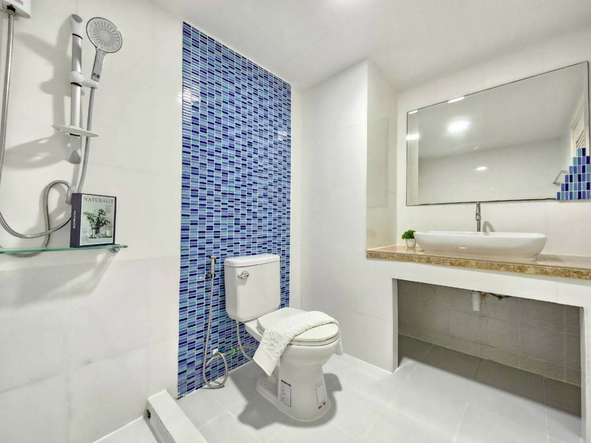 รูป มีห้องเดียวในตึก ห้องใหญ่มาก รีโนเวทใหม่แล้ว รับประกันคุ้มชัวร์ - รูปที่ 13/22