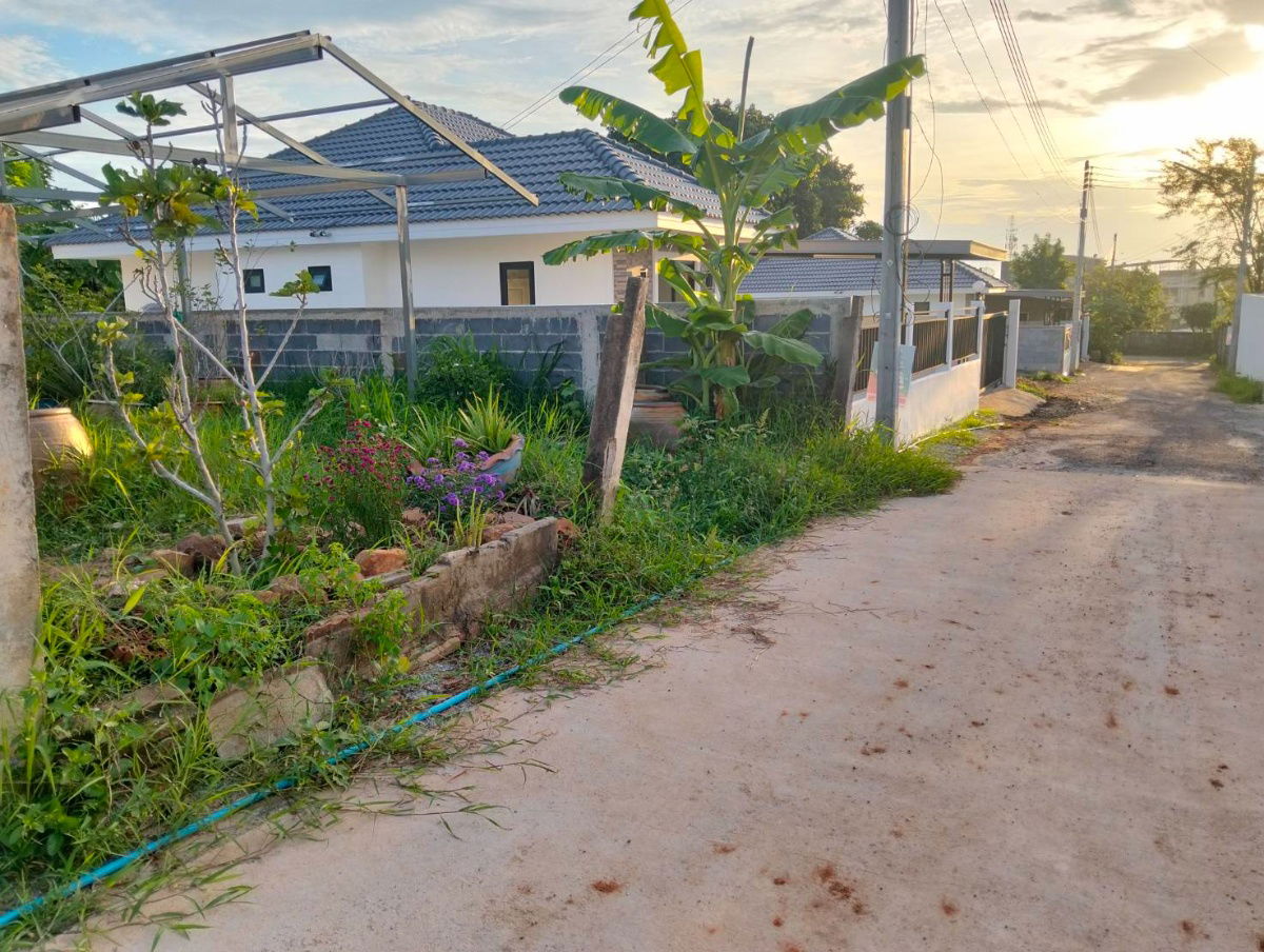 รูป ที่ดิน 59 ตรว.พร้อมบ้าน 1 หลัง แถวศรีราชา ใกล้สุขุมวิท 300 เมตร - รูปที่ 2/4