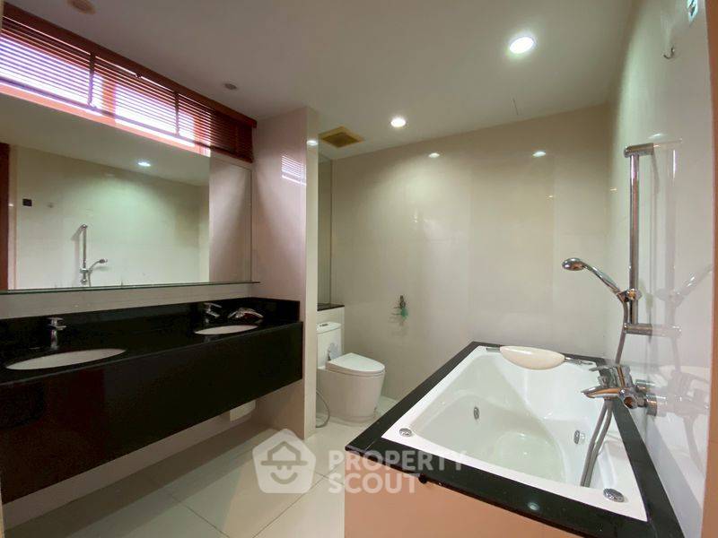 picture 4-BR Condo at City Lakes Tower Sukhumvit 16 Condominium near BTS Asok (ID 985084) - 10/27