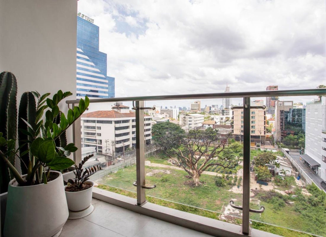 picture Nice and fully furnished room for rent , near BTS Ekamai only 500 m. - 8/9