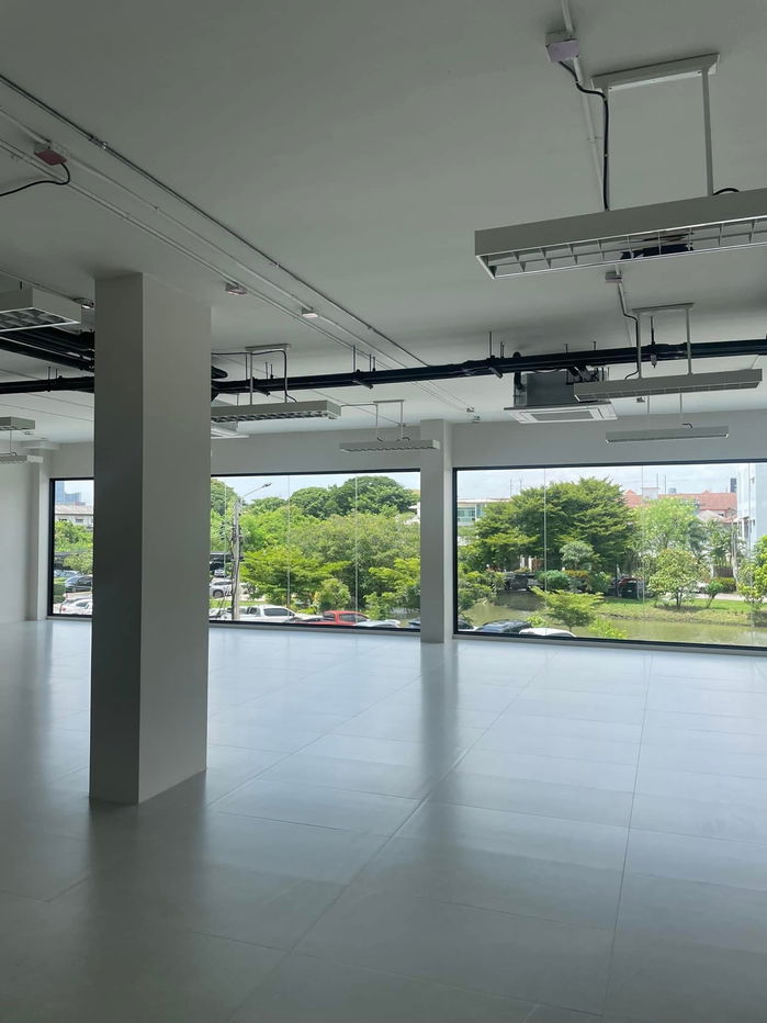 รูป FOR RENT MODERN OFFICE สำนักงาน 3 ชั้น บนถนนพัฒนาการ มีลิฟ ใกล้ทองหล่อ 10 นาที - รูปที่ 11/15