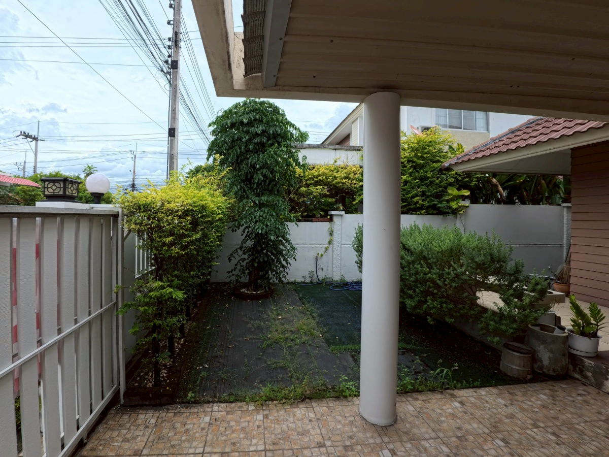 picture Rare semi-detached house in the heart of Takhian Tia. Baan Klang Suan, Rong-Po, Bang Lamung, Chon Buri. - 17/19