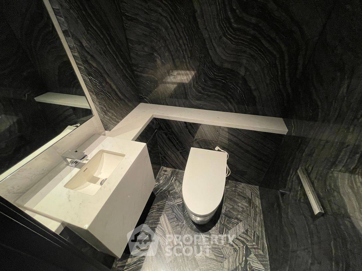picture 2-BR Condo at Four Seasons Private Residences Bangkok near BTS Saphan Taksin (ID 2309169) - 3/14