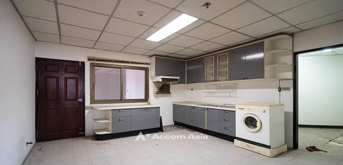 picture 🔼🔽 AccomA 📩  4 BR Condominium @Crystal Garden (1520765) - 6/12