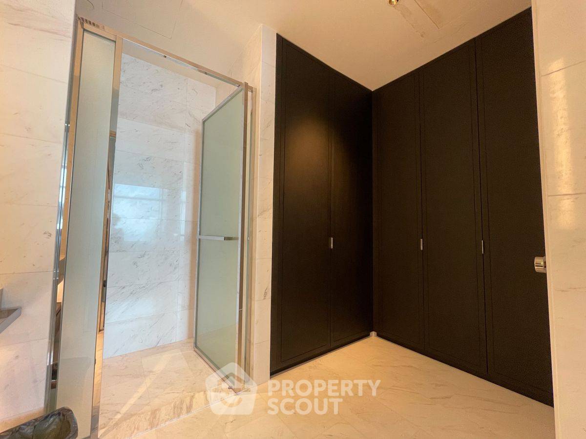 picture 2-BR Condo at Four Seasons Private Residences Bangkok near BTS Saphan Taksin (ID 2309169) - 4/14