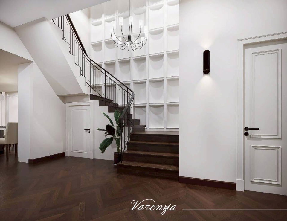 picture Sale! Amouris 2‑Storey Townhouse – Fully Renovated in  Modern French Classic Style  Located  in the heart of the city   Ekkamai & Thonglor - 3/6