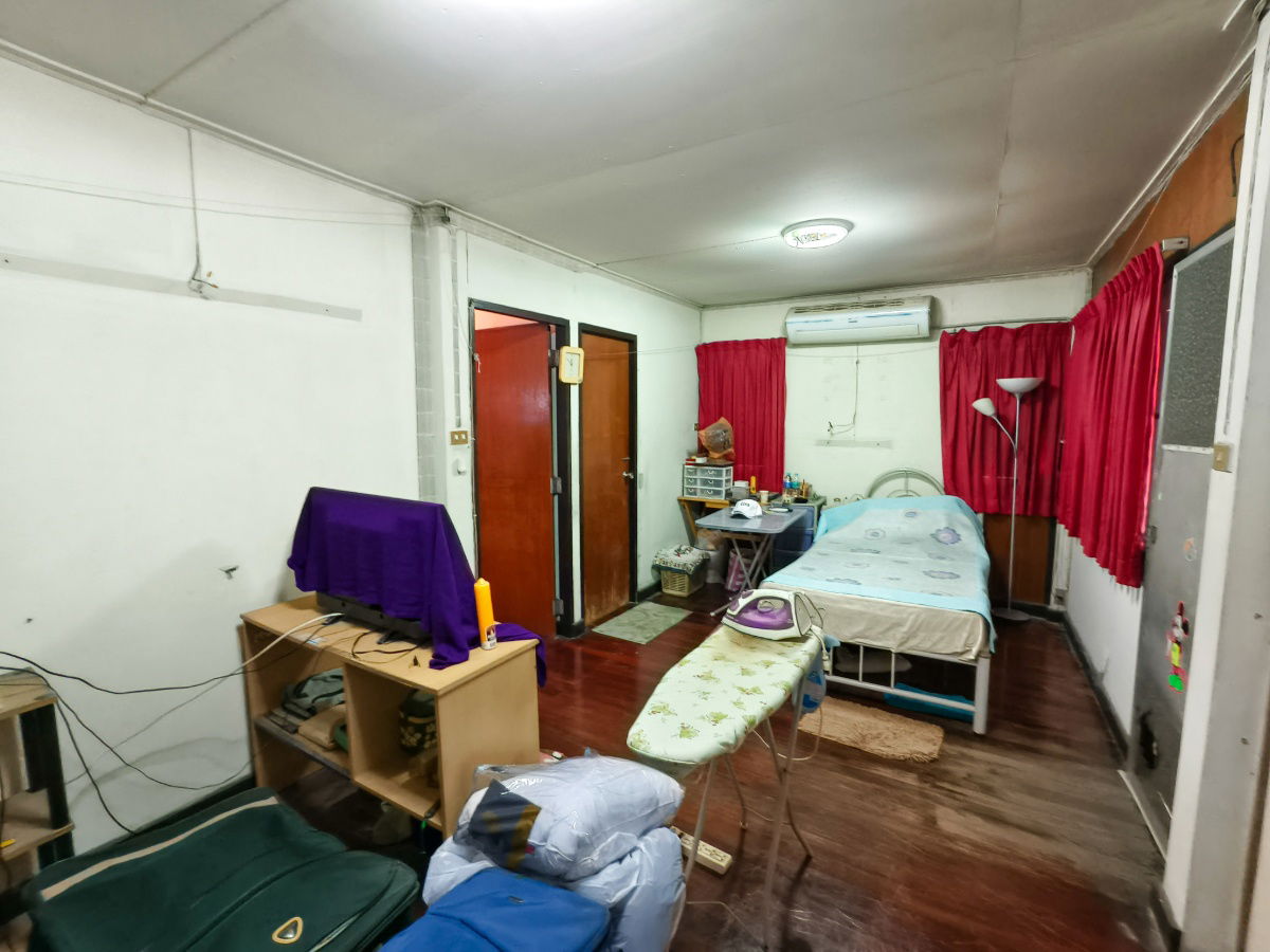 picture Best Price in Dusit District - House and Land for Sale in Soi Samsen 22 Total area: 142.5 square wah (1 ngan 42.5 square wah)    - 8/24