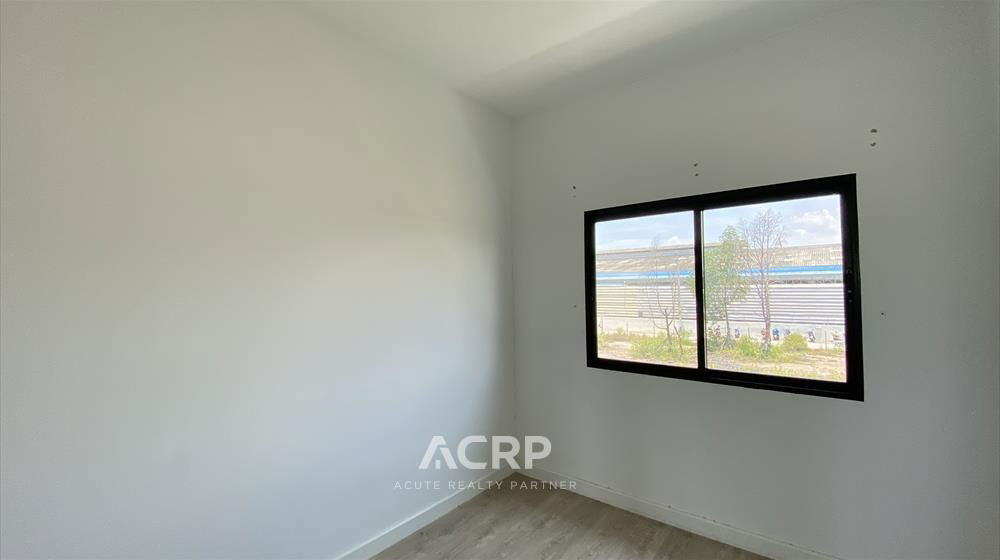 picture Modern Loft-Style 2-Storey Townhome for Sale – Chewa Home Pracha Uthit - 14/20