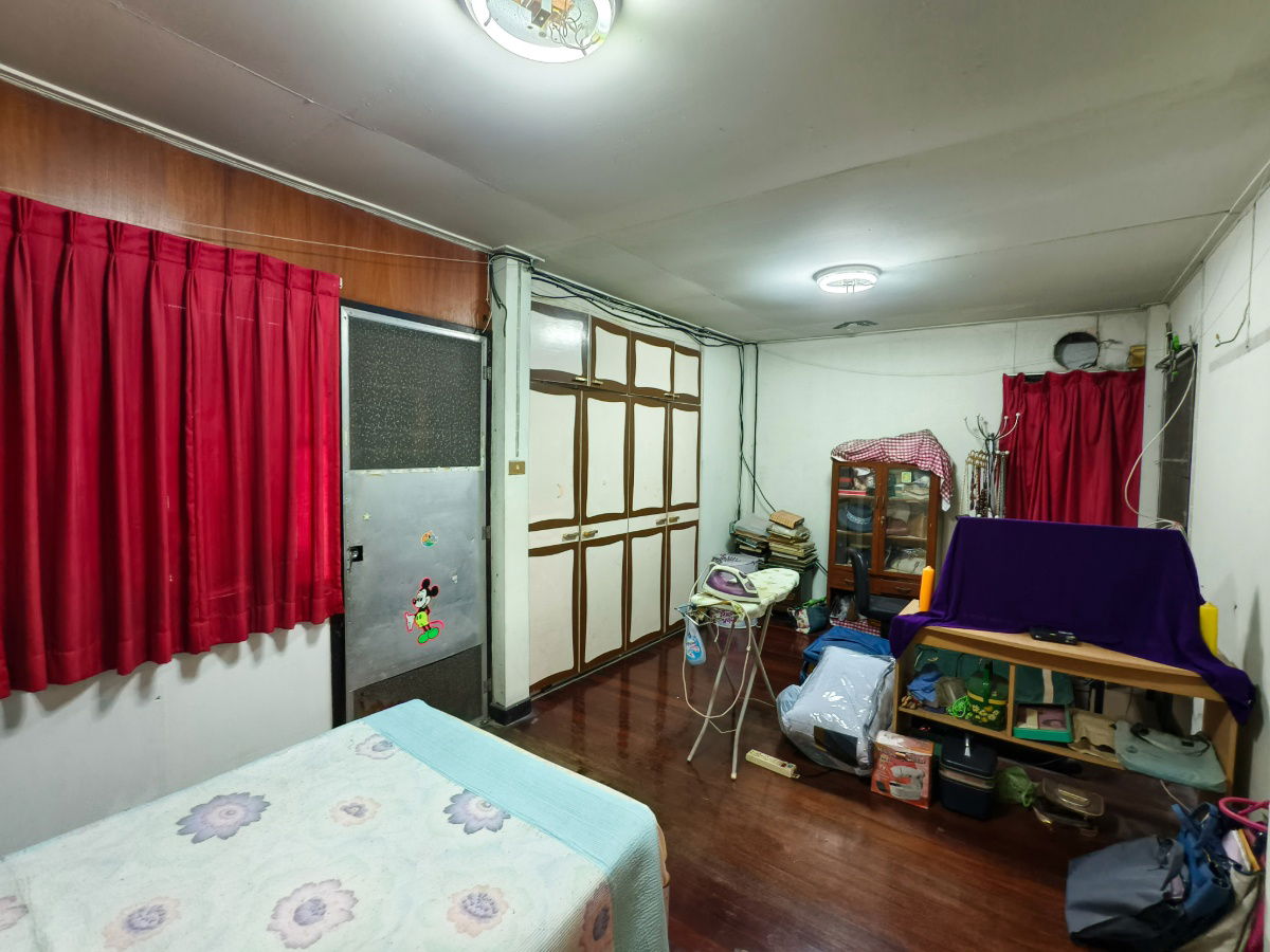 picture Best Price in Dusit District - House and Land for Sale in Soi Samsen 22 Total area: 142.5 square wah (1 ngan 42.5 square wah)    - 10/24