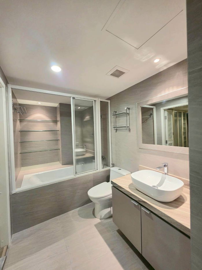 picture 🎯 🎯 Free with a very wide room, airy, good location in the center of Serene Place Sukhumvit 24 - 11/12