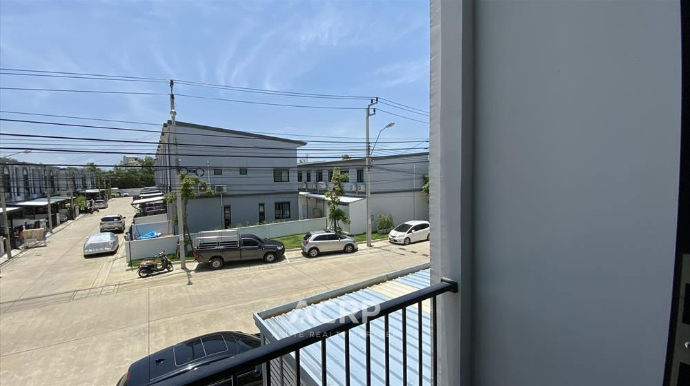 picture Modern Loft-Style 2-Storey Townhome for Sale – Chewa Home Pracha Uthit - 17/20