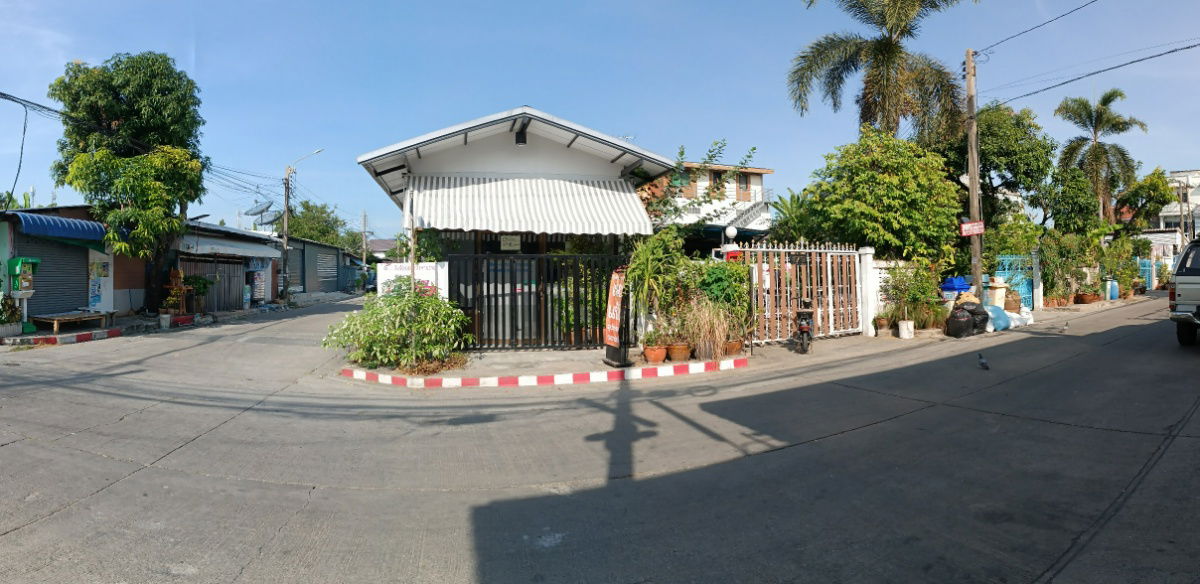 รูป  ขาย บ้านเดี่ยวชั้นเดียว หลังมุม ทำเลดี เฉลิมพระเกียรติ ร.9 – ใกล้สวนหลวง ร.9 และพาราไดซ์พาร์ค สนใจ Line ID: @951qfbfi - รูปที่ 1/9