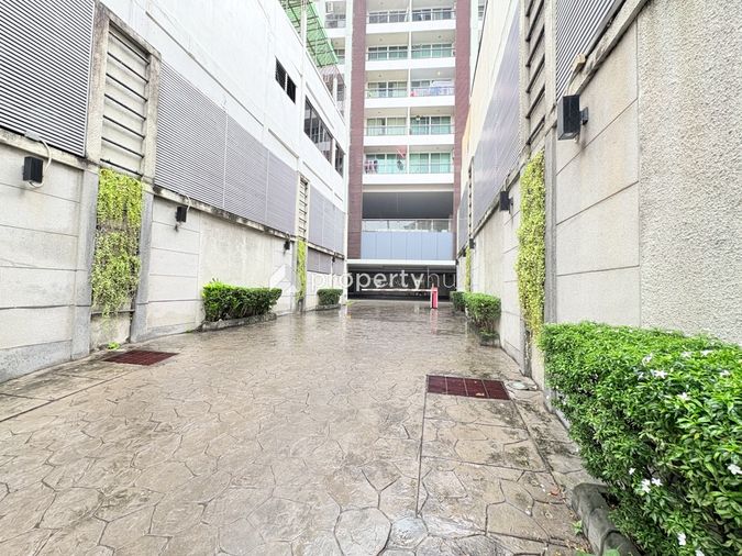 Baan Samsen Condominium