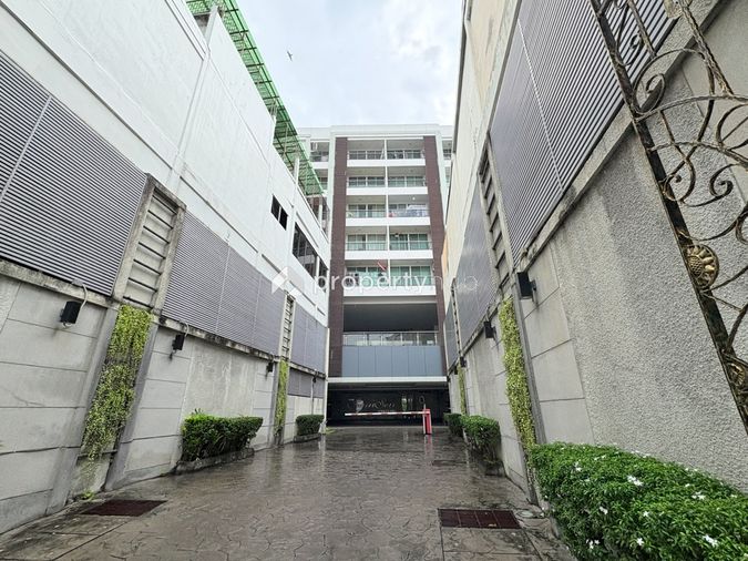 Baan Samsen Condominium