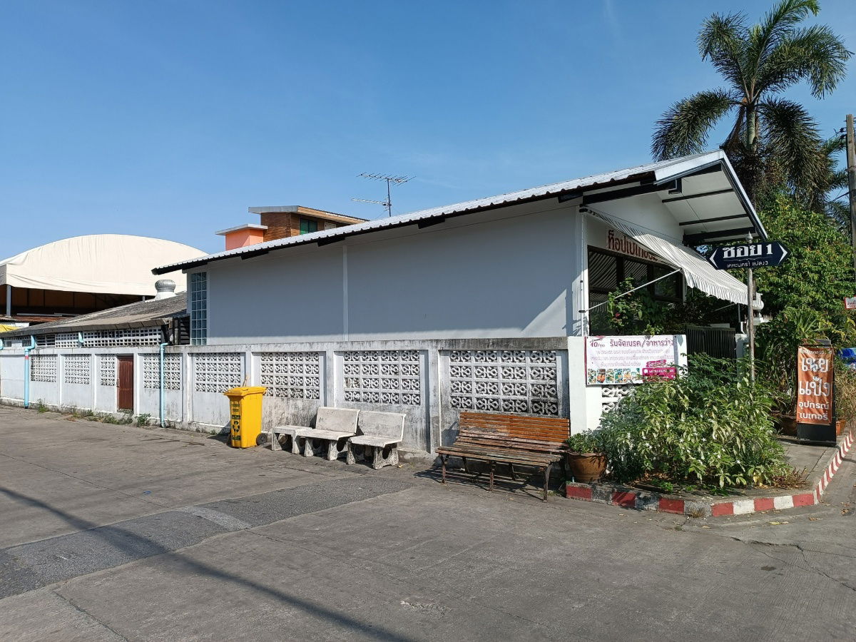 รูป  ขาย บ้านเดี่ยวชั้นเดียว หลังมุม ทำเลดี เฉลิมพระเกียรติ ร.9 – ใกล้สวนหลวง ร.9 และพาราไดซ์พาร์ค สนใจ Line ID: @951qfbfi - รูปที่ 3/9
